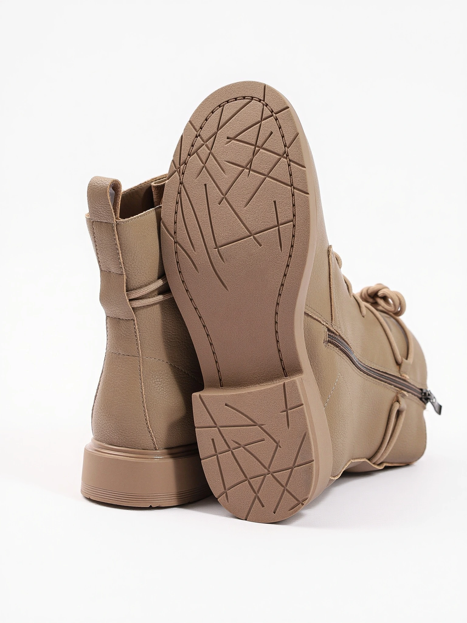 Ботинки-дерби бежевого цвета из натуральной кожи